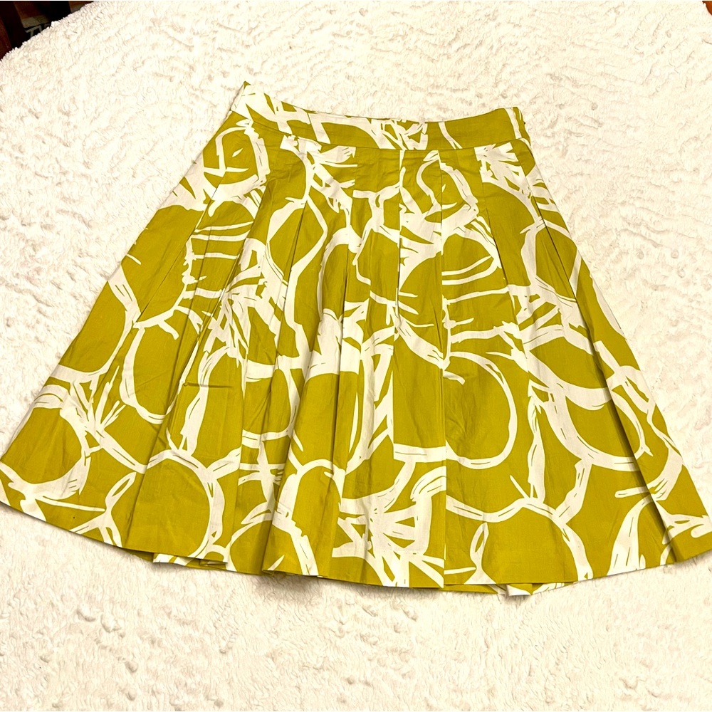 H&M Skirt. Sz Medium. Yellow/ green and white.